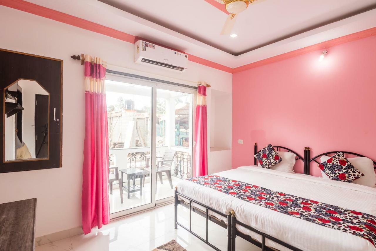 Queen Of Queen'S Hotel Calangute Bagian luar foto