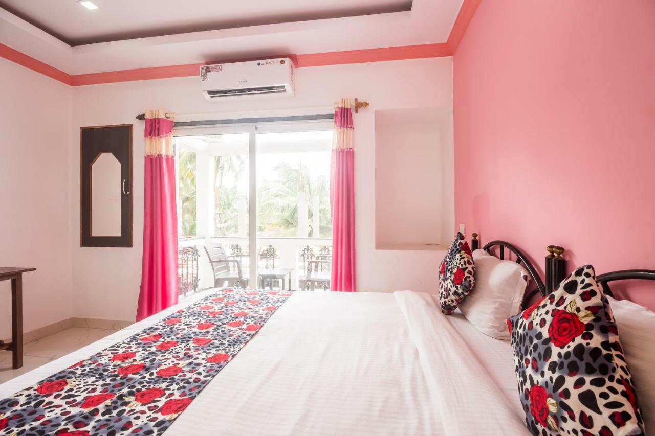 Queen Of Queen'S Hotel Calangute Bagian luar foto