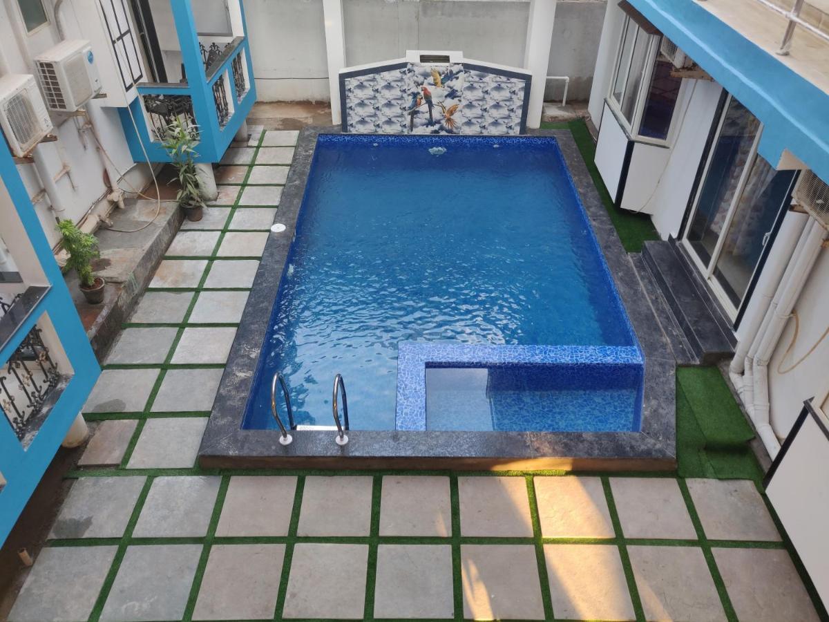 Queen Of Queen'S Hotel Calangute Bagian luar foto